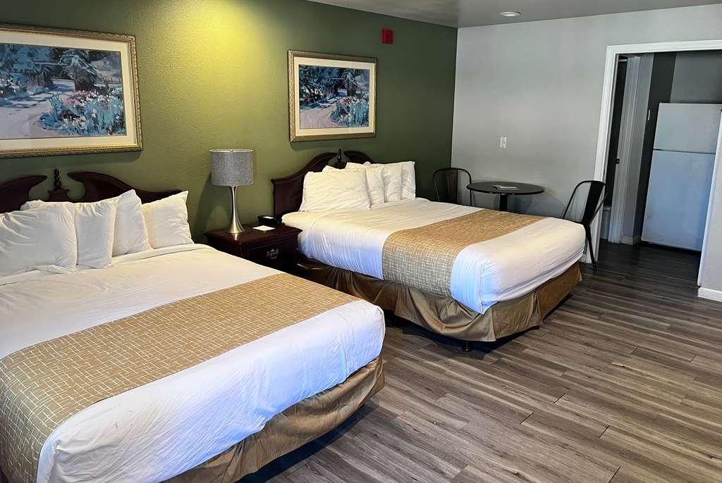 Travelodge By Wyndham Redding Ca Room photo